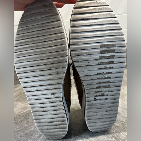 Zara women’s tan, white, black patent leather lace up oxfords. Size 5.5 - Picture 9 of 10